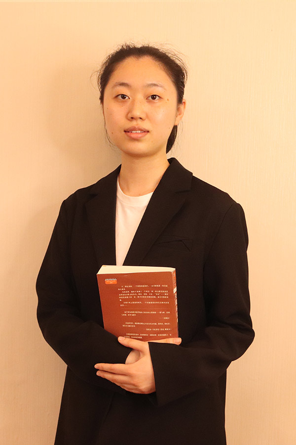城固梁艺 本科学历，优秀班主任