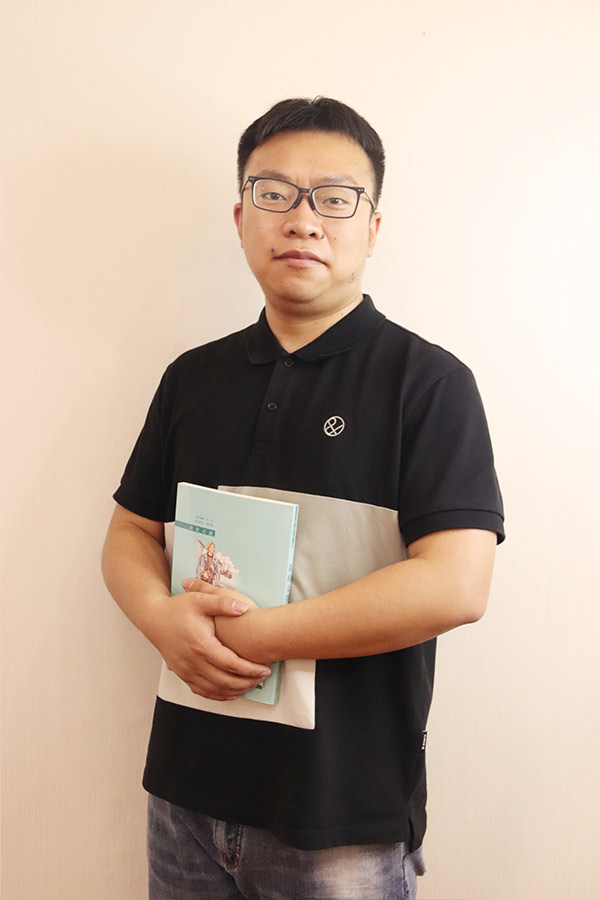城固杨斌 本科学历，毕业于西安航空学院