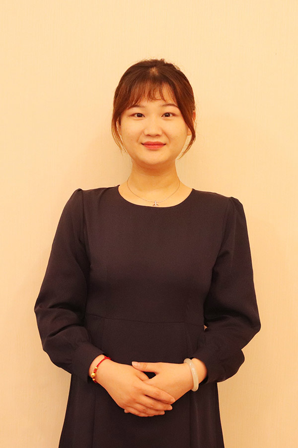 城固文哲 本科学历，优秀班主任